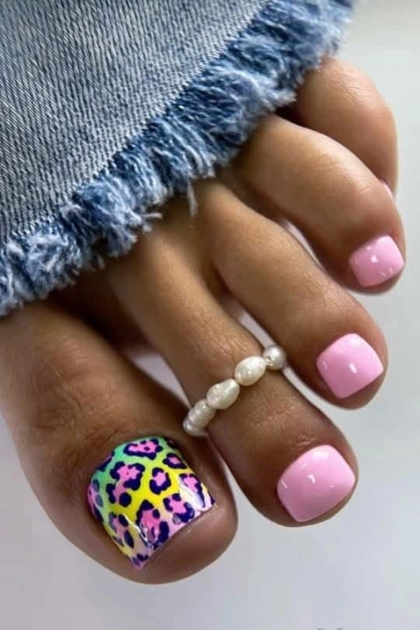 💅Unhas dos Pés no Verão: Cores Vibrantes e Designs Criativos que São Tendência!