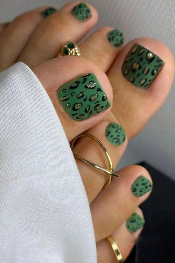 💅Unhas dos Pés no Verão: Cores Vibrantes e Designs Criativos que São Tendência!