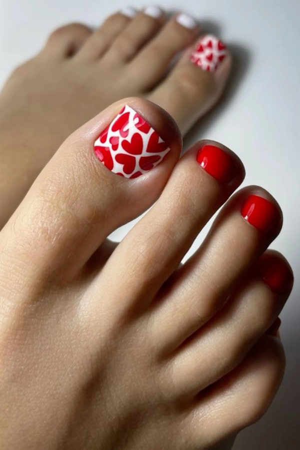 💅Unhas dos Pés no Verão: Cores Vibrantes e Designs Criativos que São Tendência!