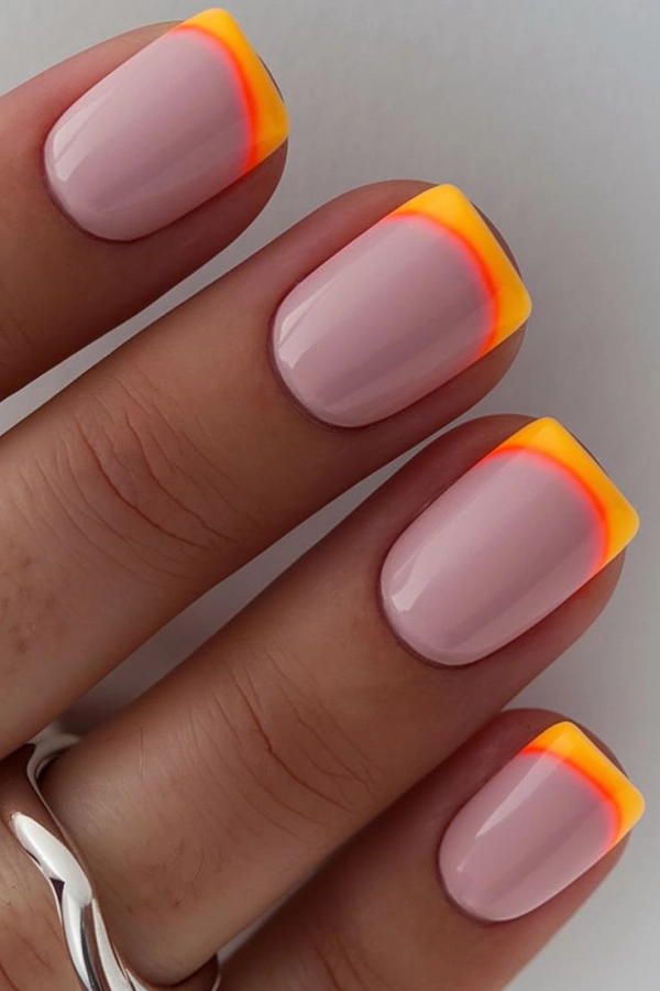 Mãos Bonitas no Verão: Cores e Designs de Unhas que São Tendência