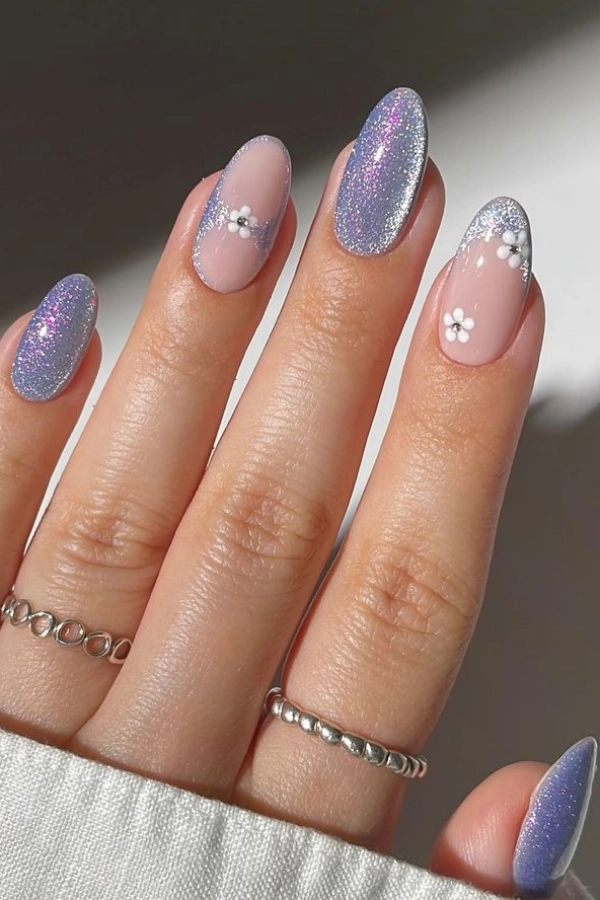 Mãos Bonitas no Verão: Cores e Designs de Unhas que São Tendência