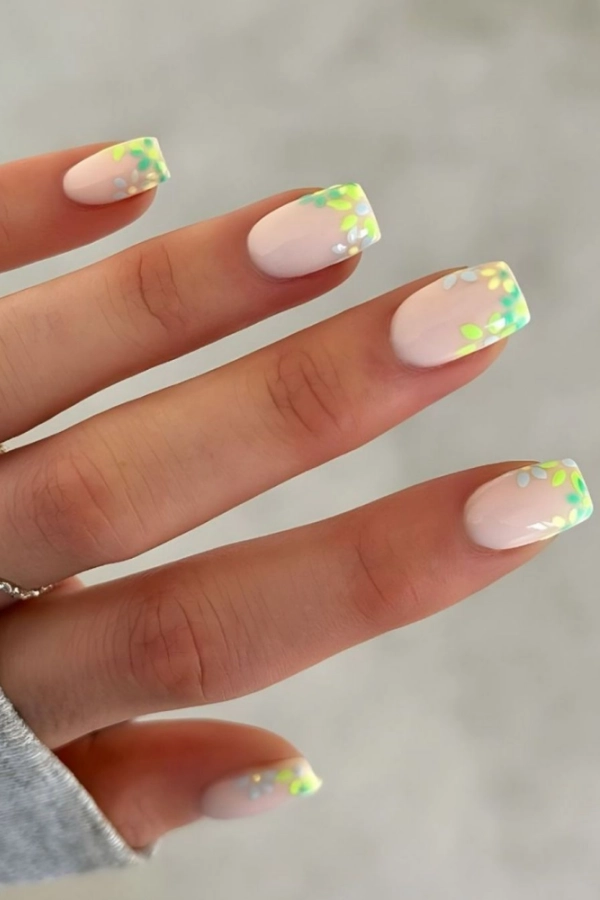 Mãos Bonitas no Verão: Cores e Designs de Unhas que São Tendência