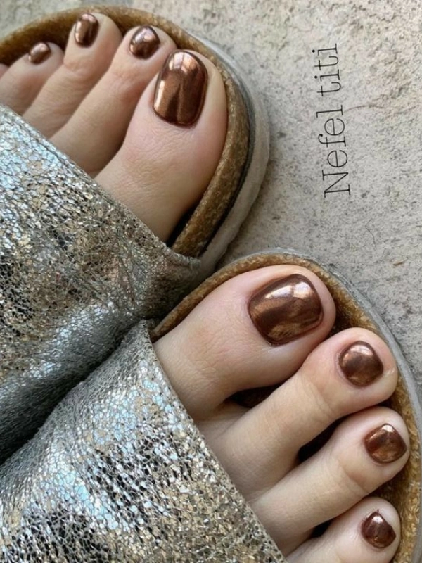 Cores de Unhas para o Ano Novo: Azul, Verde e Marrom para Atrair Harmonia e Prosperidade