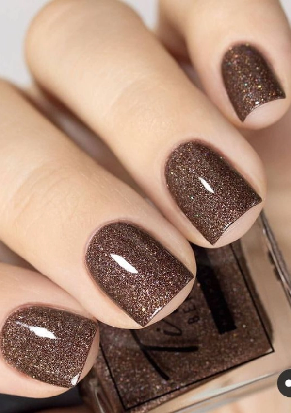 Cores de Unhas para o Ano Novo: Azul, Verde e Marrom para Atrair Harmonia e Prosperidade