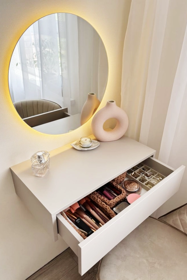 Cantinho de Beleza no Quarto: A Penteadeira Perfeita para Decorar e Organizar