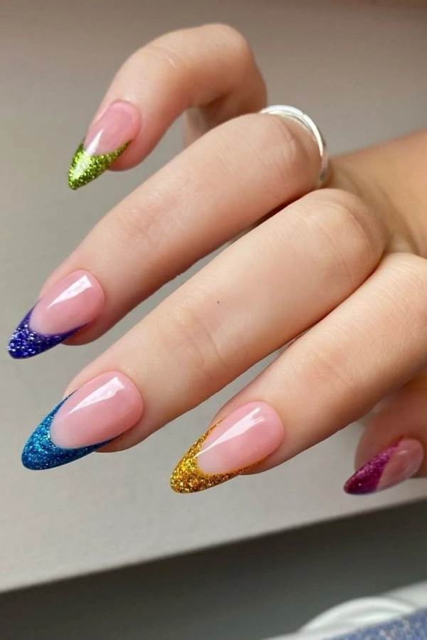 Unhas Decoradas para o Carnaval: Ideias Coloridas, Cheias de Purpurina e Brilho de Verão