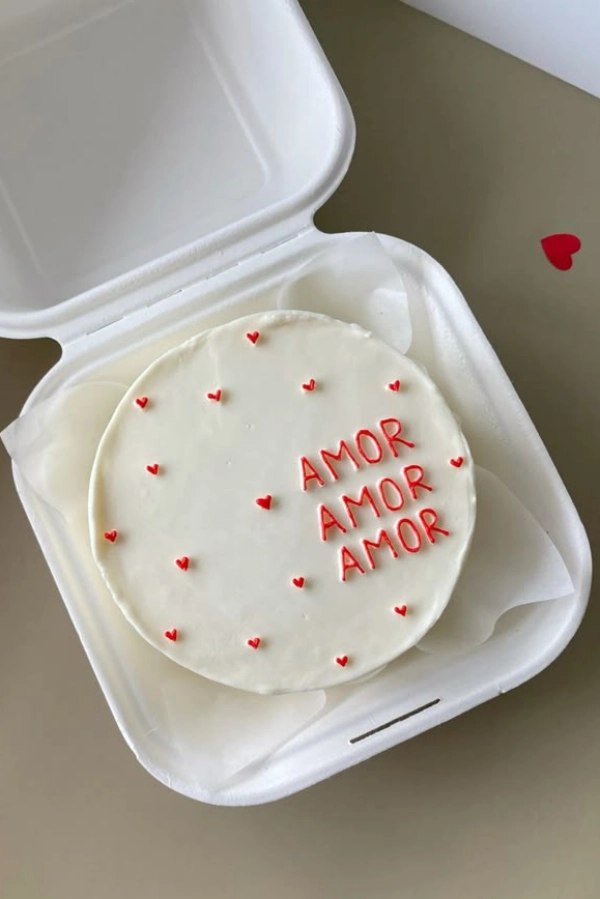 Bento Cake Personalizado: Mini Bolos Criativos e Românticos para Celebrar o Amor