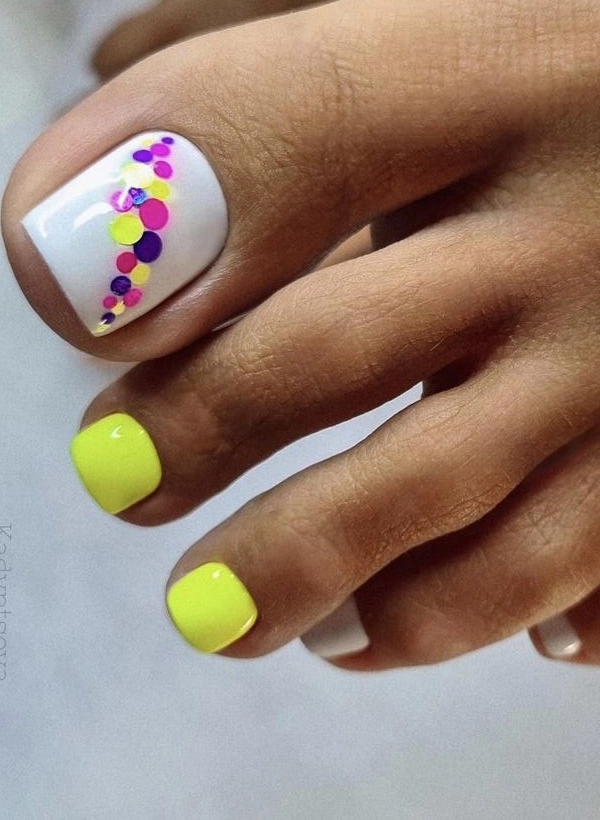 Pés Lindos no Carnaval: Unhas com Cor e Muito Brilho
