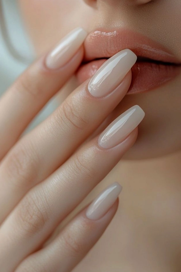 Mãos Bonitas: 33 Cores de Esmalte Claras que Deixam as Unhas Elegantes no Verão