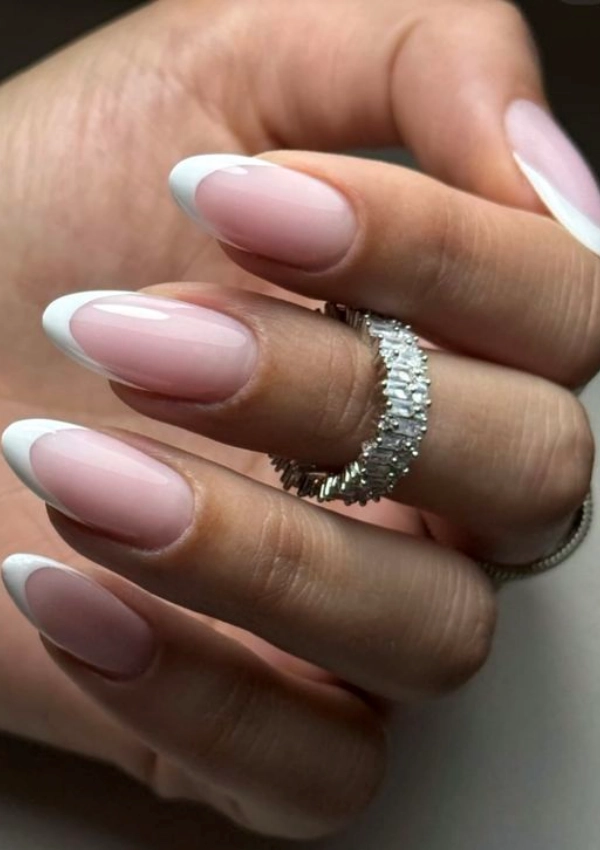 Mãos Bonitas: 33 Cores de Esmalte Claras que Deixam as Unhas Elegantes no Verão
