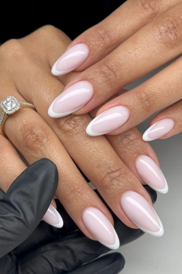 Mãos Bonitas: 33 Cores de Esmalte Claras que Deixam as Unhas Elegantes no Verão