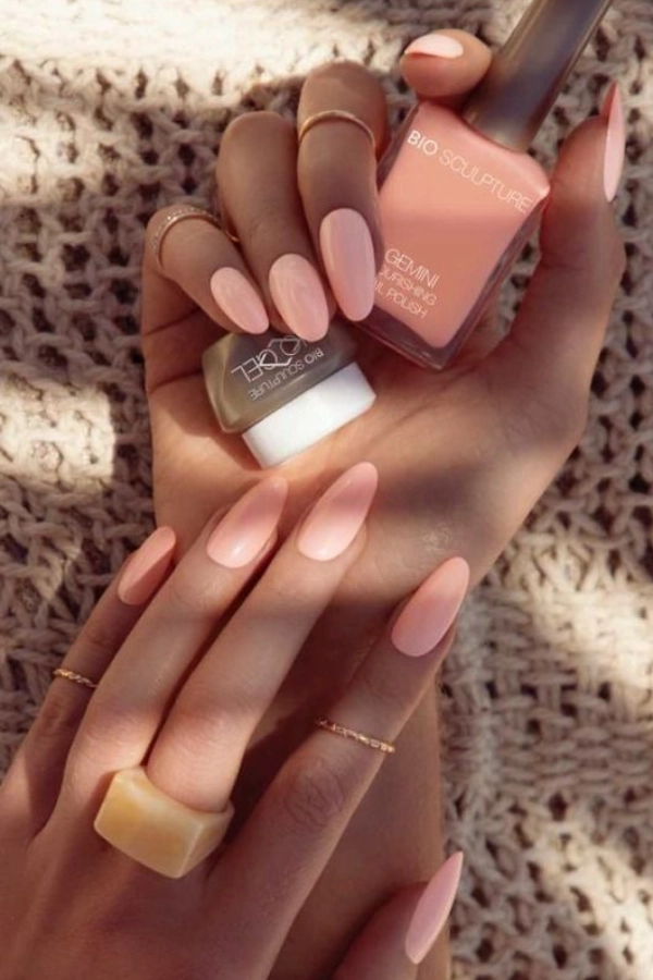 Mãos Bonitas: 33 Cores de Esmalte Claras que Deixam as Unhas Elegantes no Verão