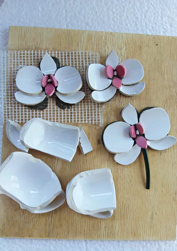 Mosaico Picassiette: Transforme Porcelanas Quebradas em Peças Lindas de Decoração