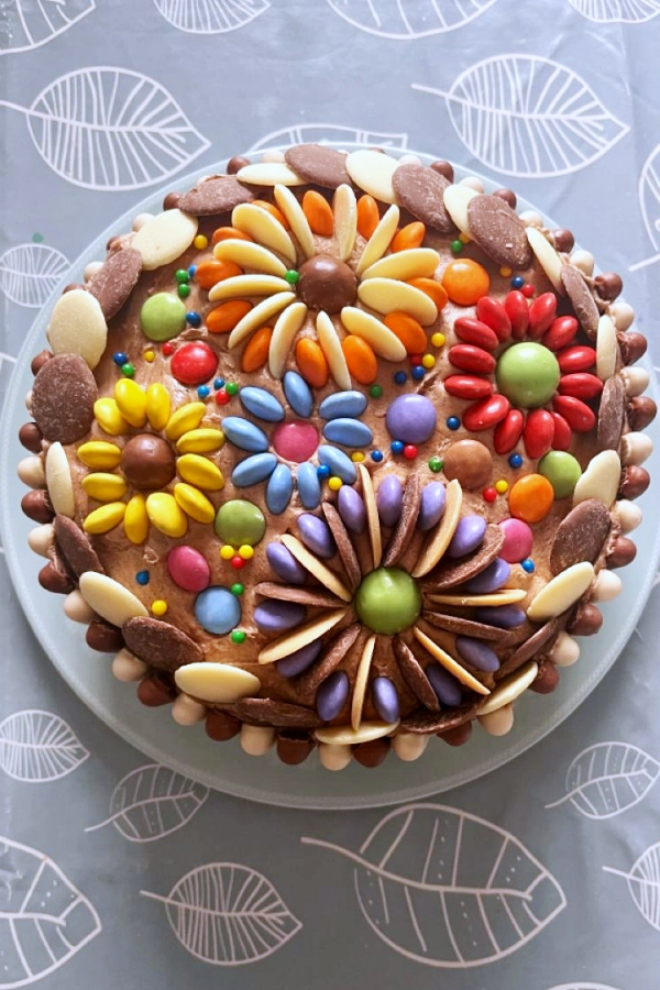 🎂 Bolos com Confetes de Chocolate: 20 Ideias Incríveis e Fáceis de Fazer