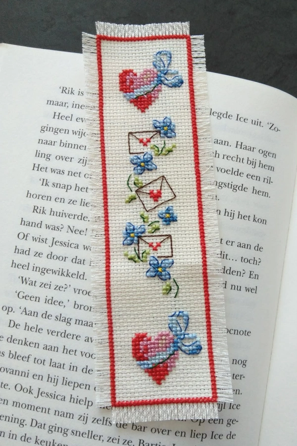 Marcadores de Livros Bordados Criativos: Ideias Delicadas para Presentear ou Vender