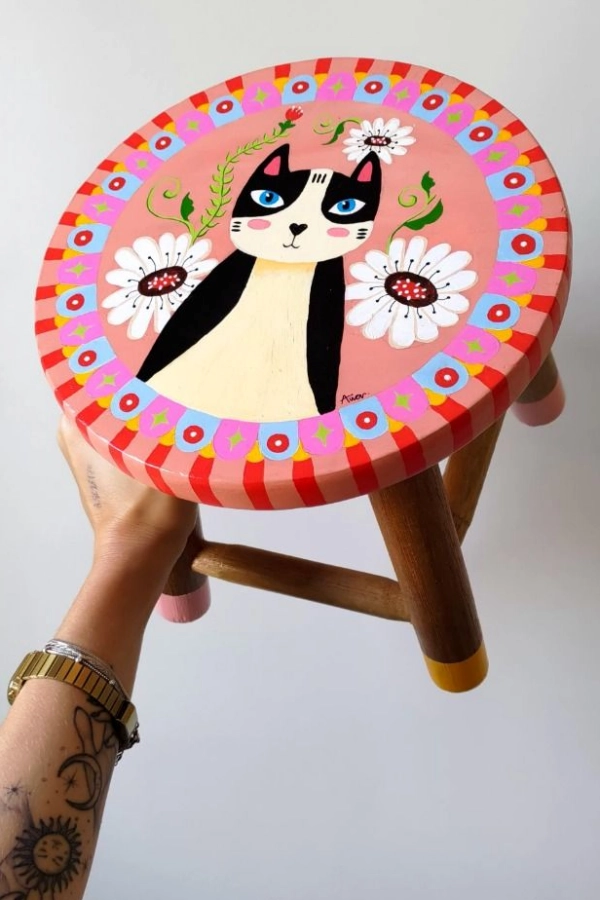 Transforme Banquinhos Simples em Peças Decorativas Lindas e Úteis