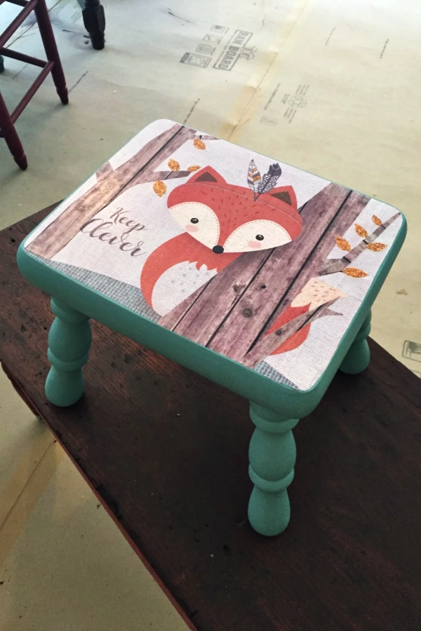 Transforme Banquinhos Simples em Peças Decorativas Lindas e Úteis