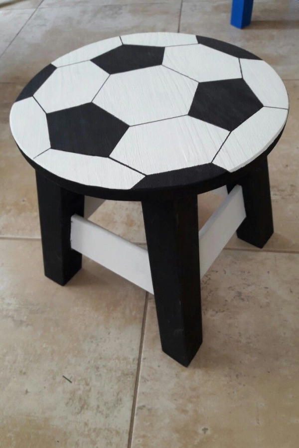 Transforme Banquinhos Simples em Peças Decorativas Lindas e Úteis