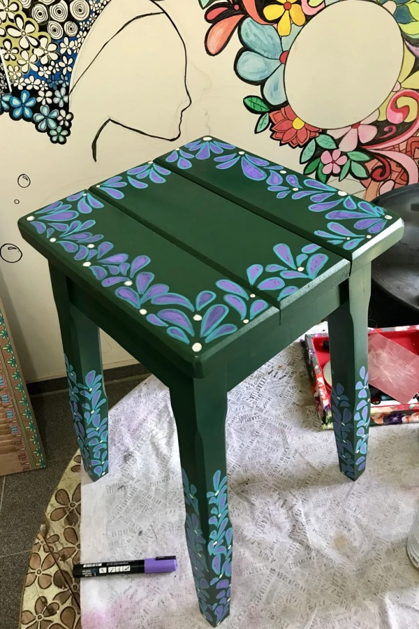 Transforme Banquinhos Simples em Peças Decorativas Lindas e Úteis