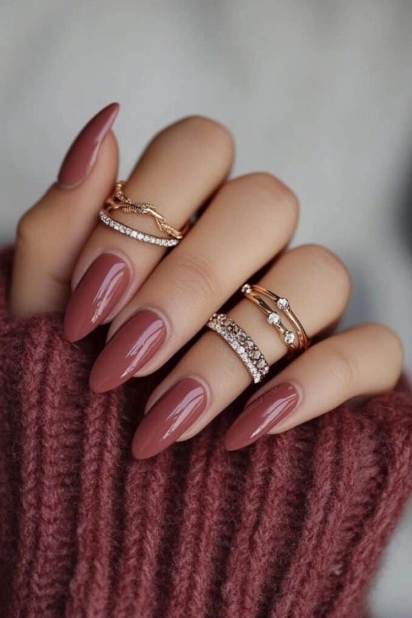 Unhas Perfeitas para o Final de Semana: Tons Modernos e Elegantes para Mãos Bonitas