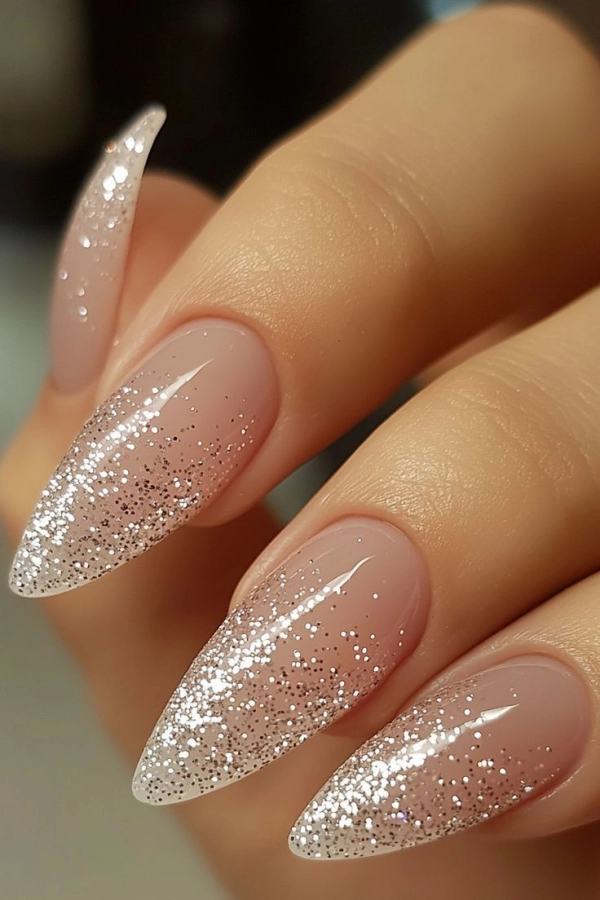 💅Mãos Bonitas e Elegantes: 19 Dicas de Unhas com Brilho para um Look Chic