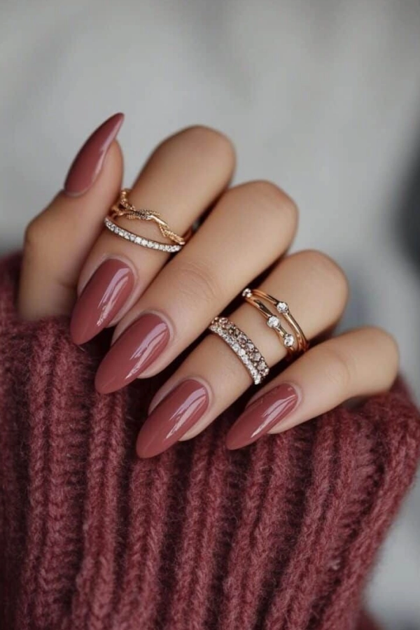 💅24 Cores de Unhas para o Inverno: Tons Elegantes para Deixar as Mãos Mais Bonitas