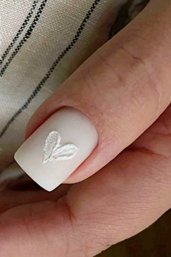 💅💕Mãos Bonitas e Românticas: Cores e Corações nas Unhas para Arrasar no Dia dos Namorados