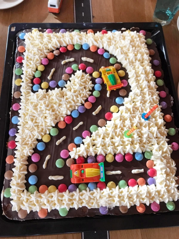 🎂Bolos de Aniversário Decorados: 22 Modelos Lindos, Criativos e com Bolos de Número